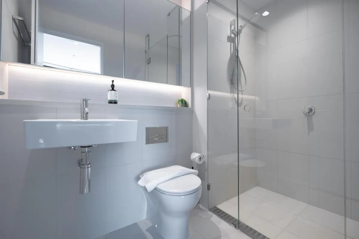 Image 2 of Spacious And Bright 2br2ba Mq Wifipoolgym