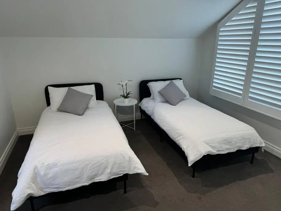 Image 2 of Spacious Middle Park Townhouse, Sleeps 6, Bayside