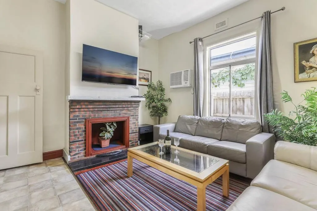 Image 4 of Spacious Urban Delight in Coburg