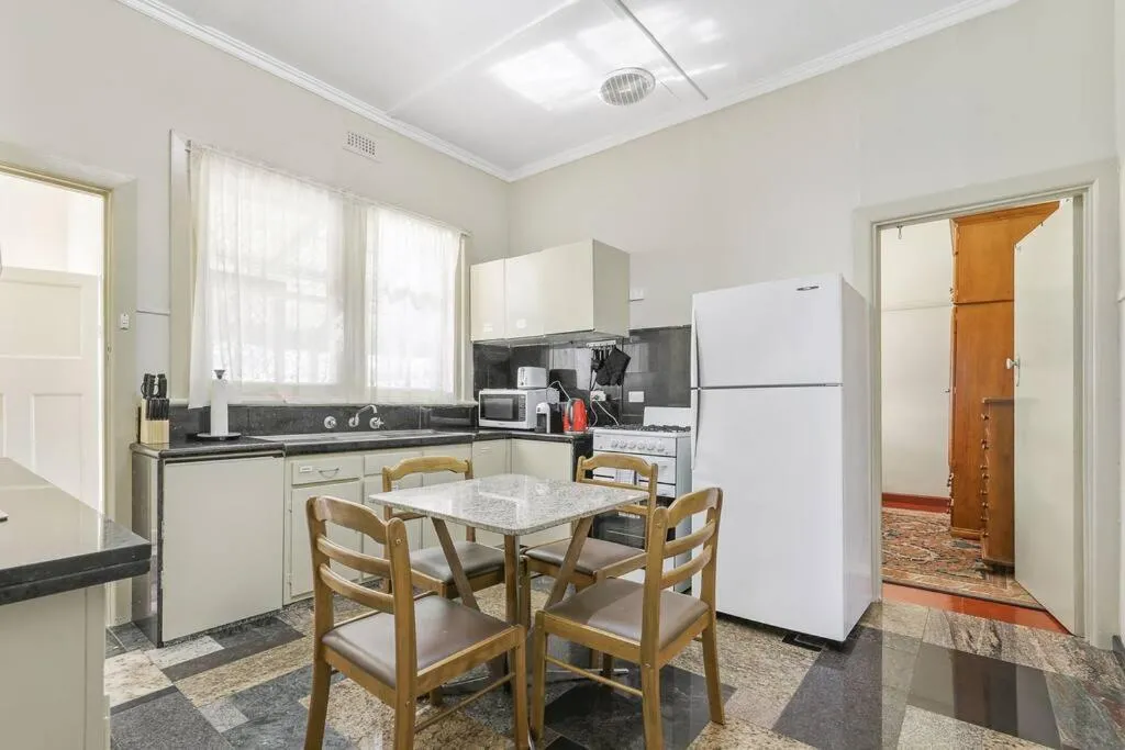 Image 3 of Spacious Urban Delight in Coburg