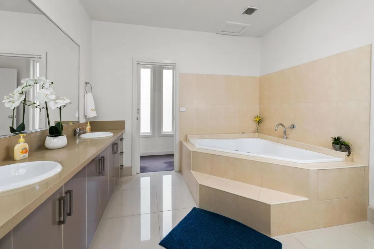 Image 2 of Spacious Villa Holiday Staycation in Canterbury East of Melbourne
