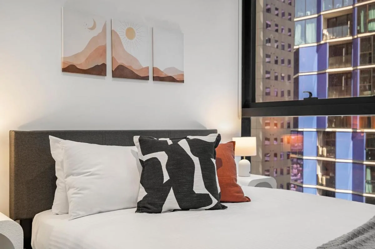 Image 6 of Stunning 2BR Apartment in Melb CBD with Pool and Gym