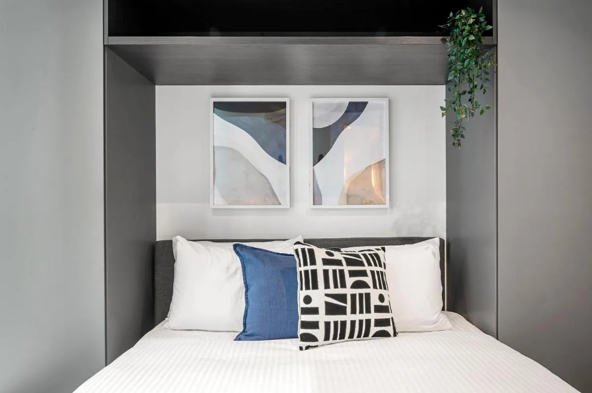 Image 4 of Stunning 2BR Apartment in Melb CBD with Pool and Gym