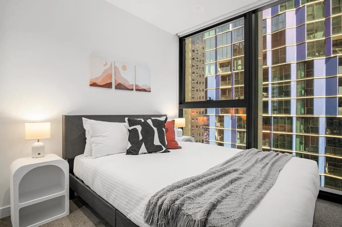 Image 5 of Stunning 2BR Apartment in Melb CBD with Pool and Gym