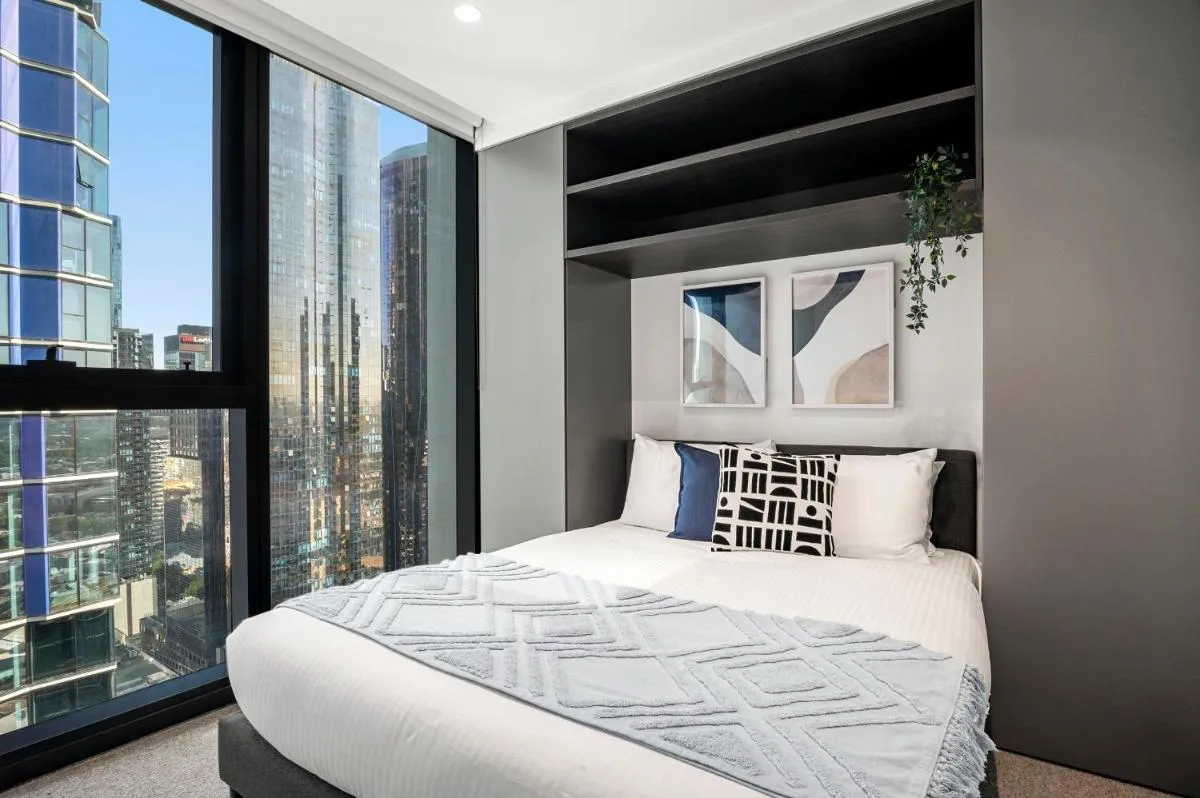 Image 3 of Stunning 2BR Apartment in Melb CBD with Pool and Gym