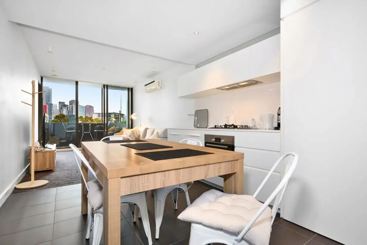 Image 4 of Stunning CBD Views Free Parking