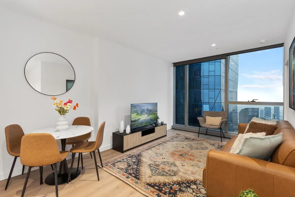Image 5 of Stunning City Views and Best CBD Location w Pool