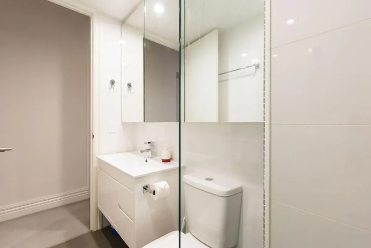 Image 2 of Stunning One Bedroom Apartment in Fitzroy