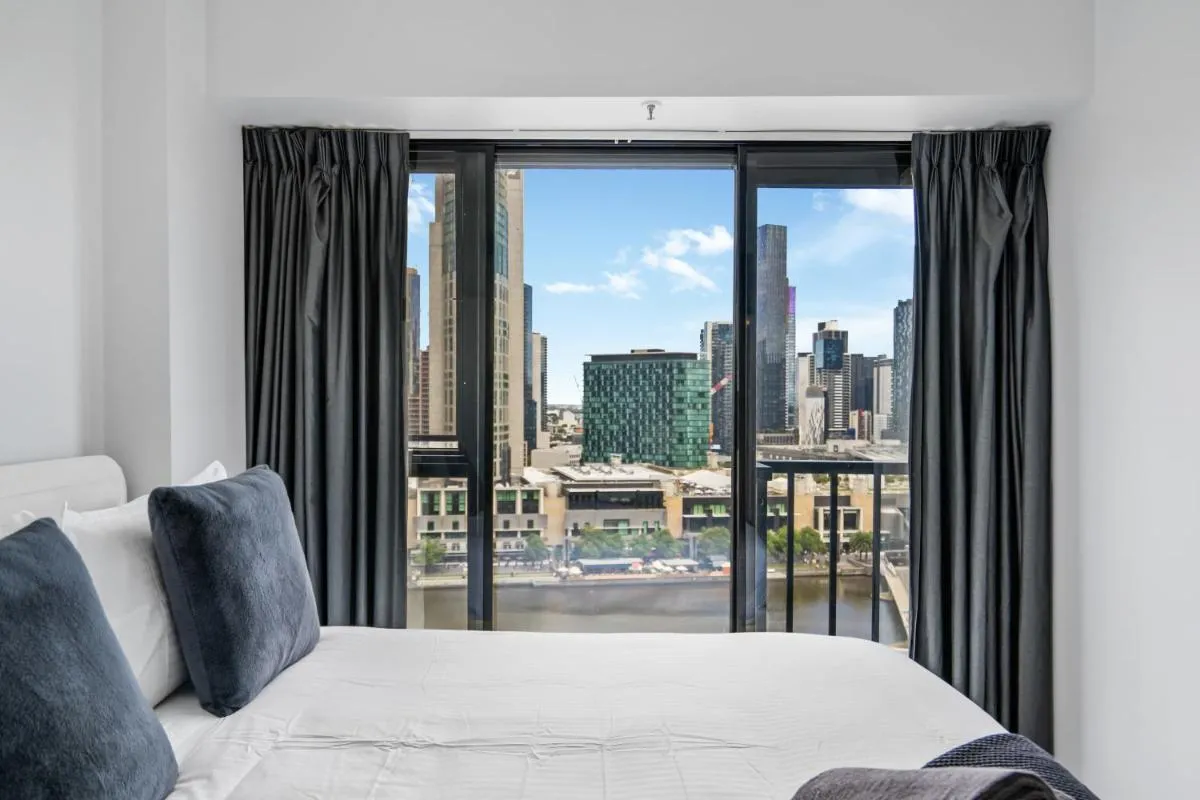 Image 1 of Stunning River View on Flinders Street