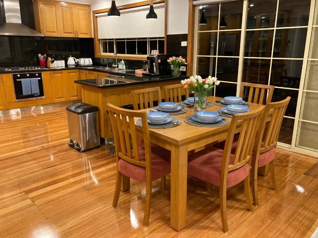 Image of Style/Comfort/Spacious 4 bedroom house plus study