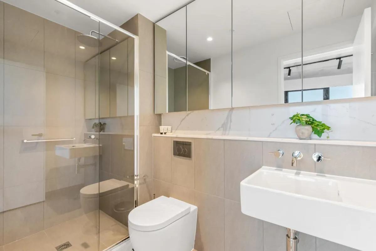 Image 2 of Stylish 1-Bed with Pool Gym & Stunning Views