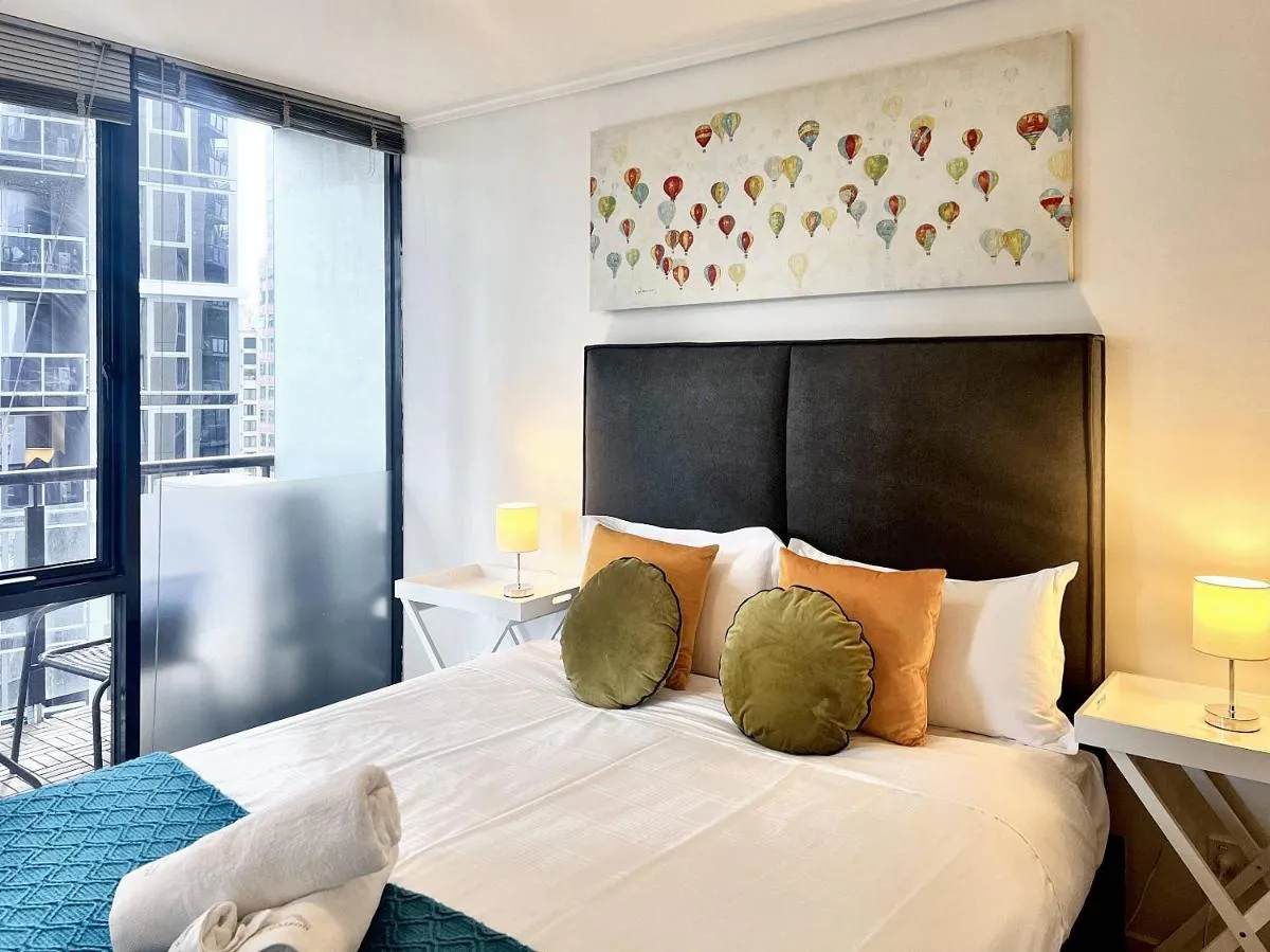 Image 1 of Stylish 2 Bedroom APT With CBD View Southbank