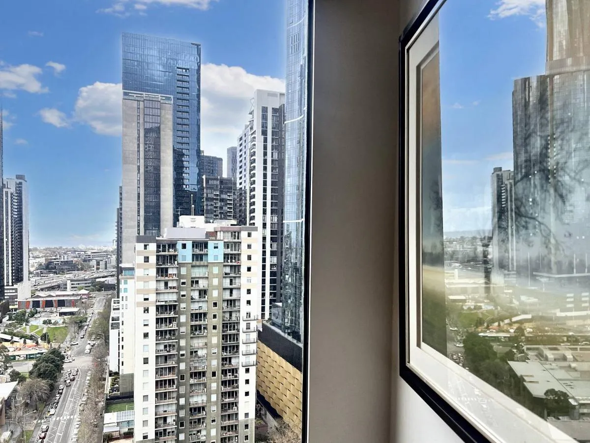 Image 3 of Stylish 2 Bedroom APT With CBD View Southbank