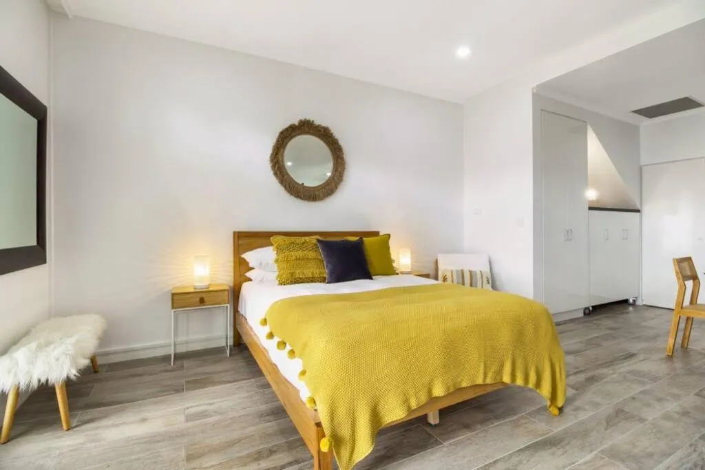 Image 3 of Stylish Studio close to City