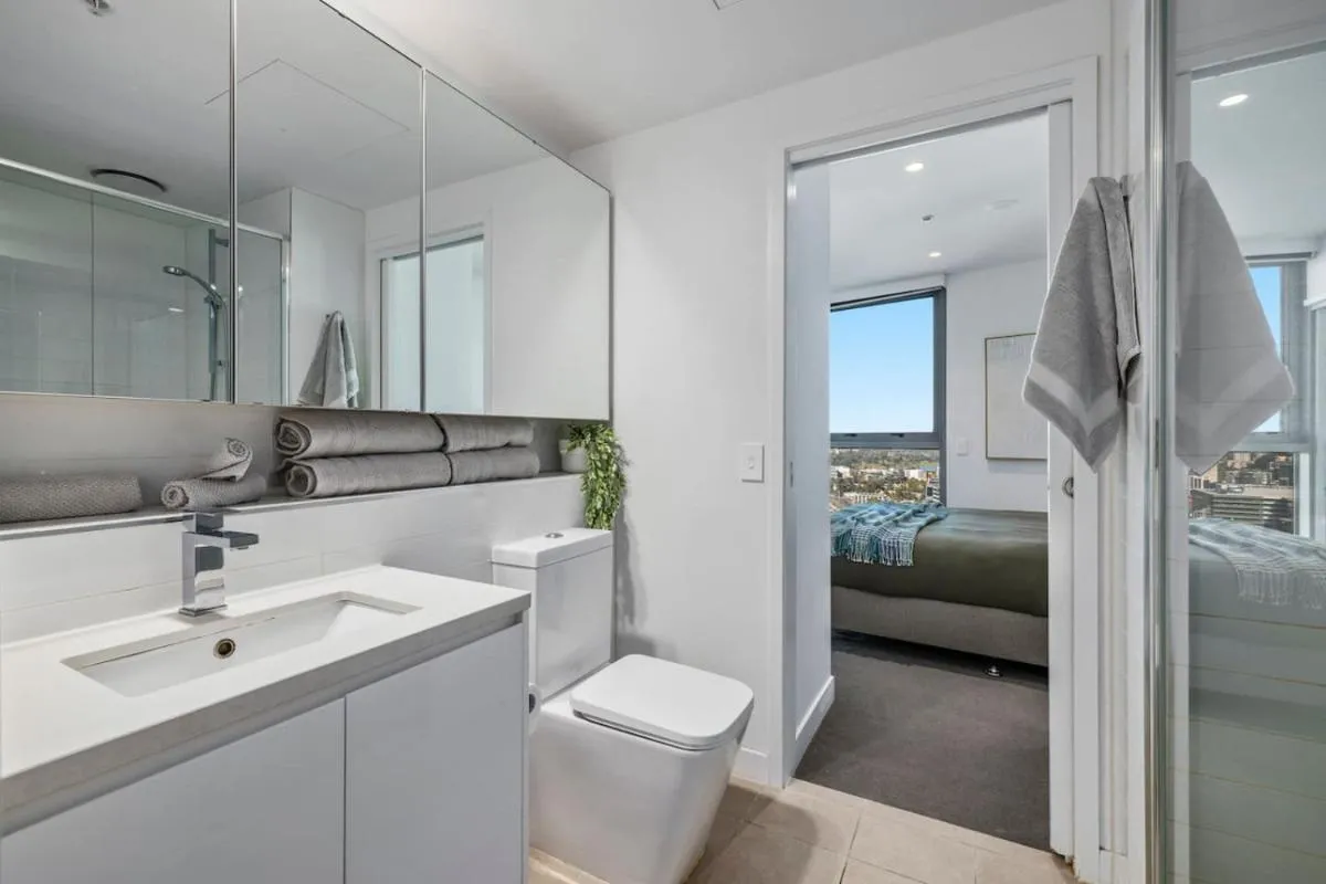 Image 2 of Stylish, Views, Heated Pool, Gym
