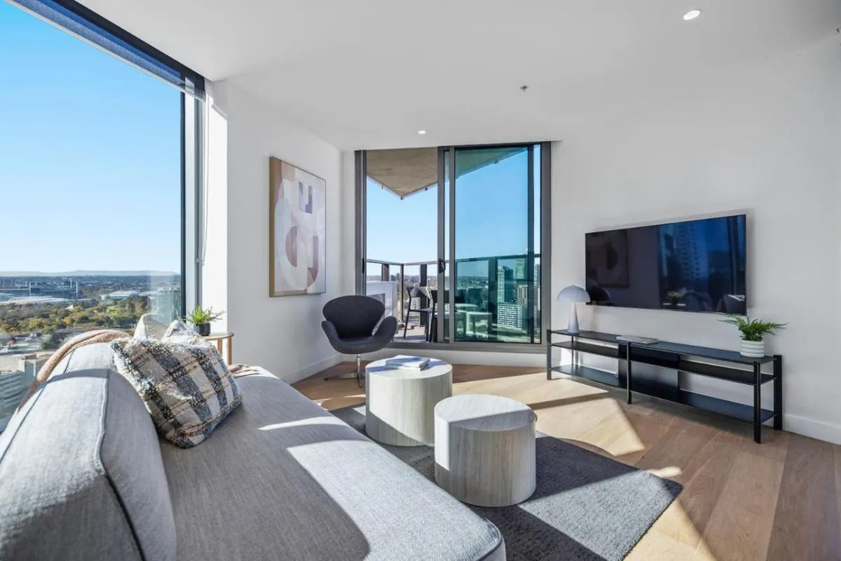 Image 5 of Stylish, Views, Heated Pool, Gym