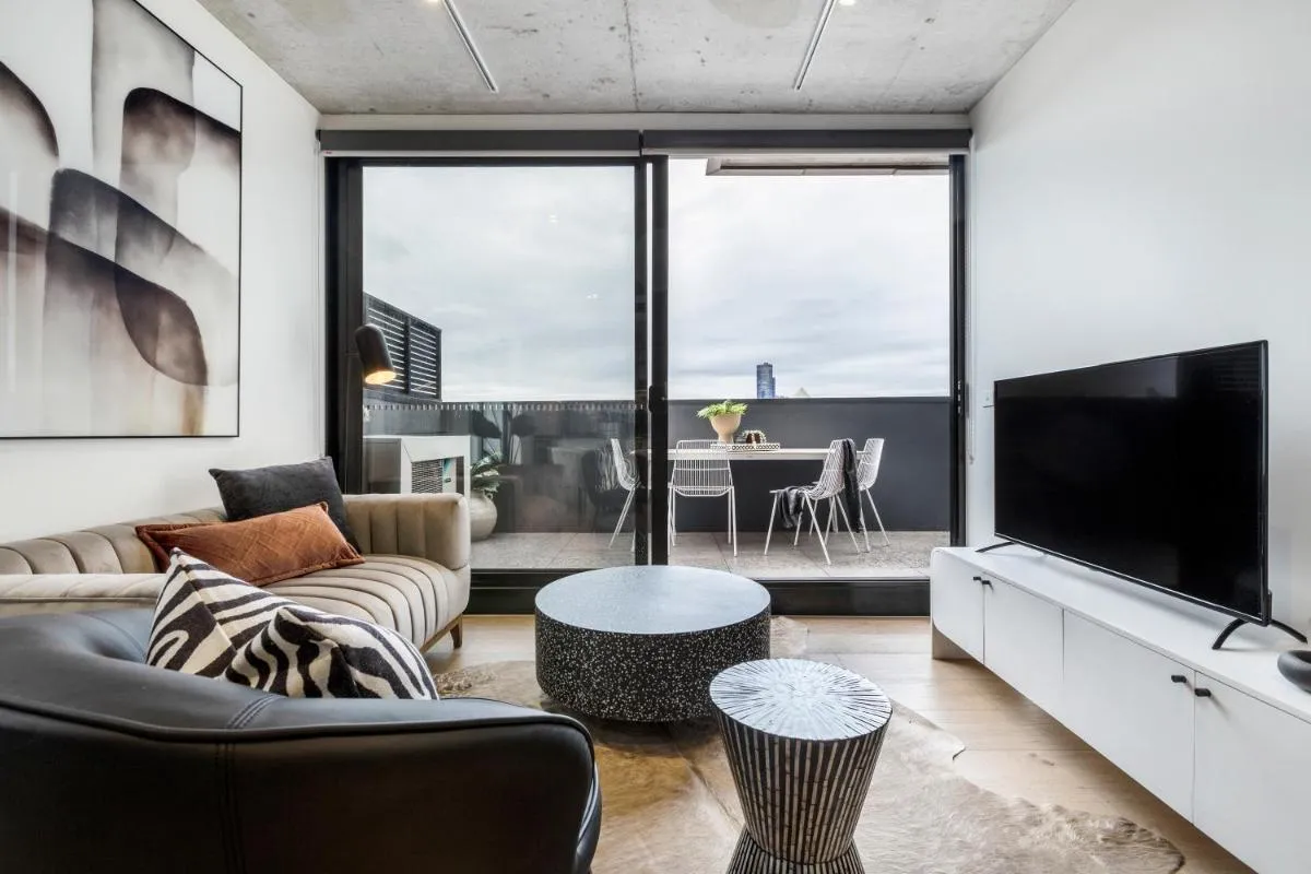 Image 4 of Suave Condo in Trendy PrahranSteps to Greville St