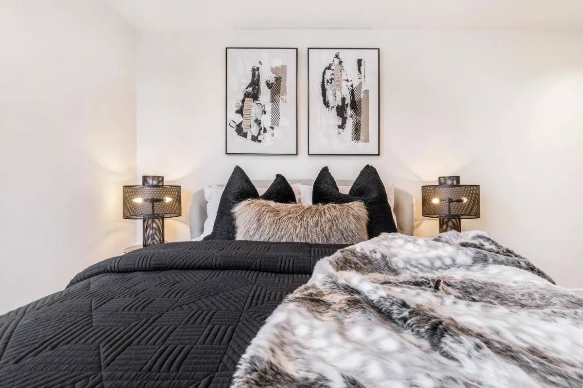 Image 1 of Suave Condo in Trendy PrahranSteps to Greville St