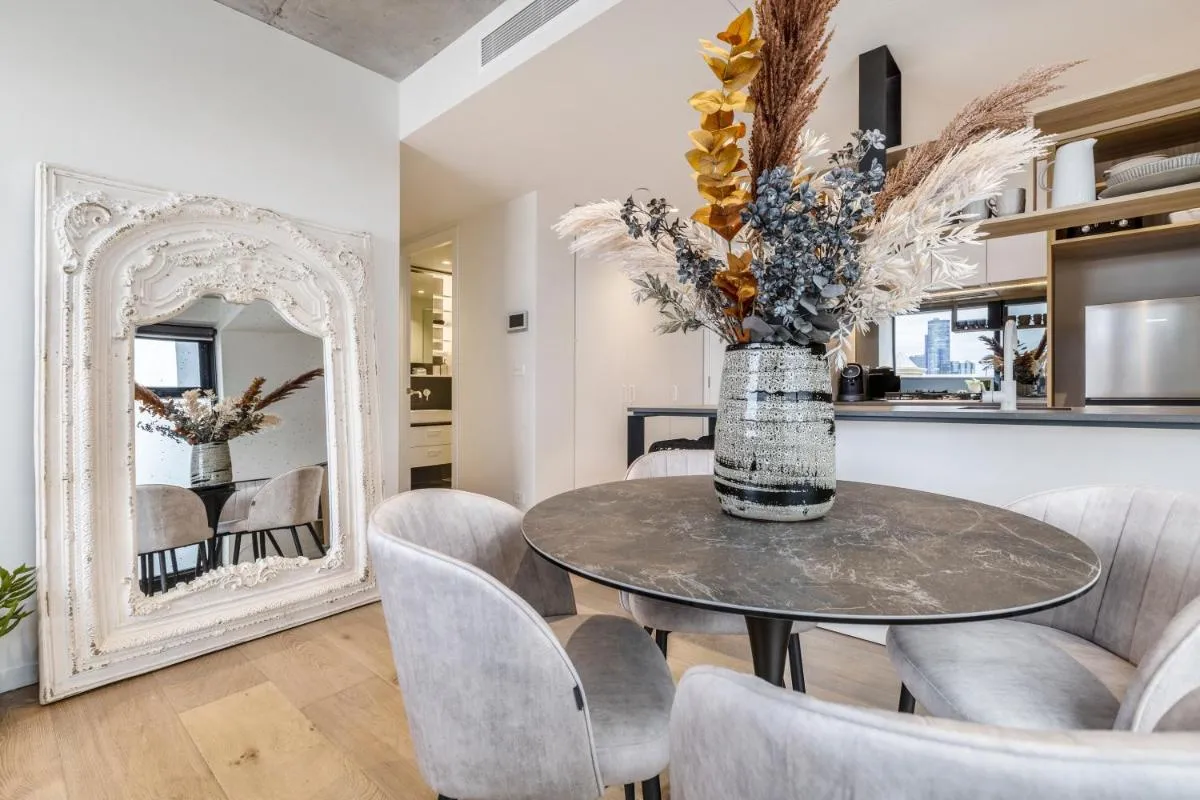 Image 3 of Suave Condo in Trendy PrahranSteps to Greville St