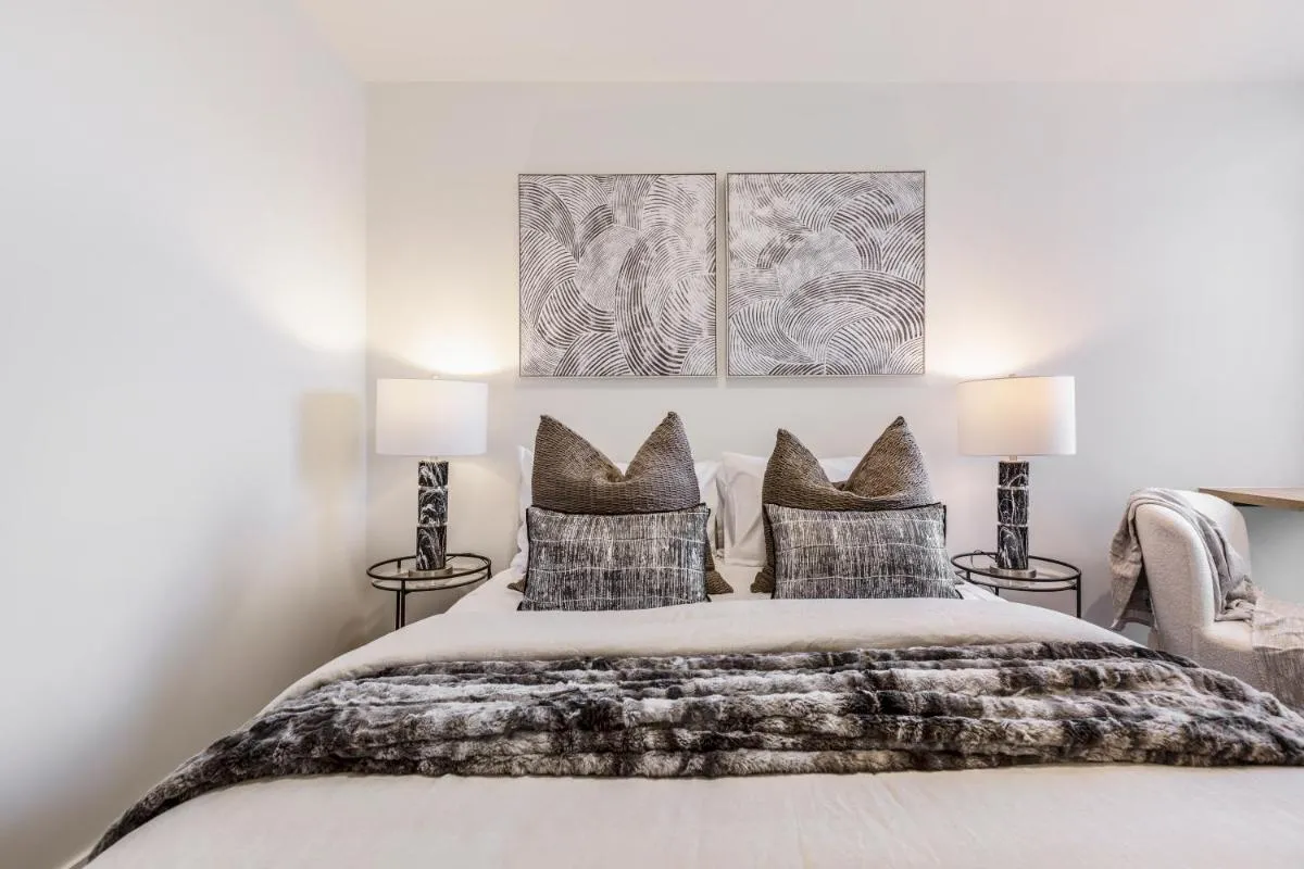 Image 6 of Suave Condo in Trendy PrahranSteps to Greville St