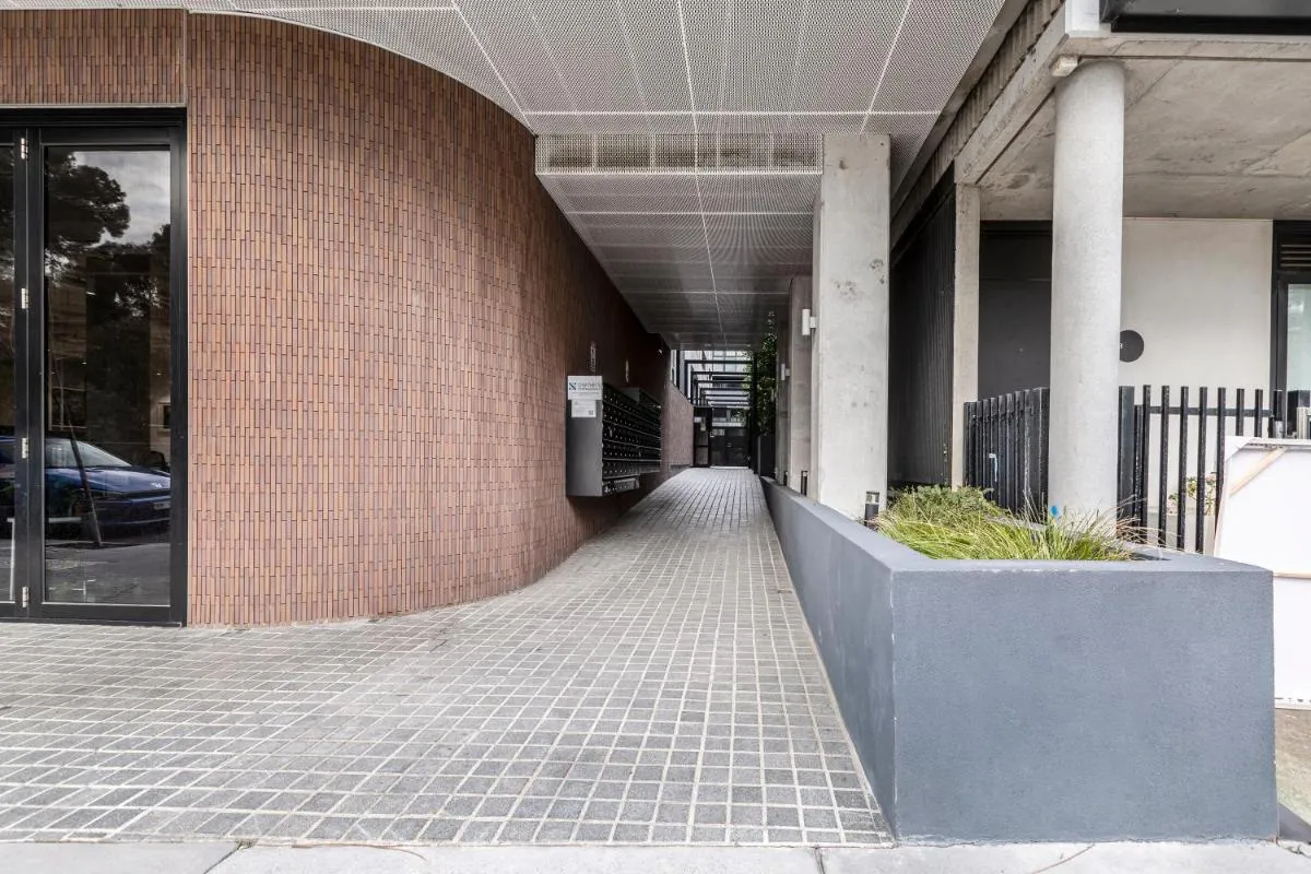 Image 5 of Suave Condo in Trendy PrahranSteps to Greville St