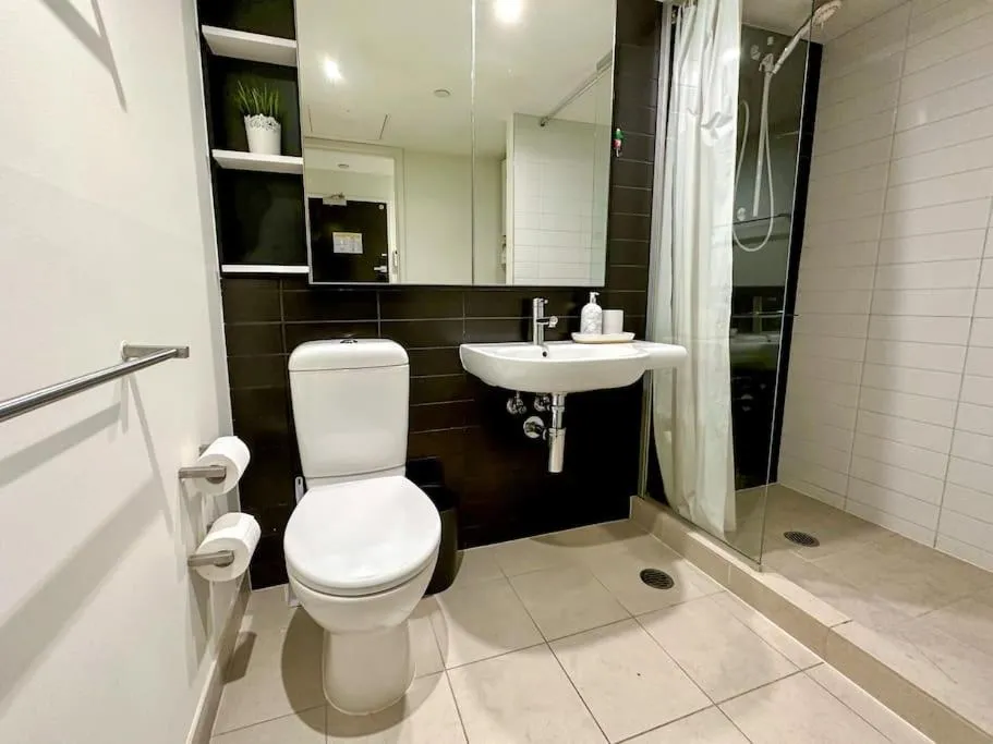 Image 6 of Superb Views Overseeing Albert Park 1BR Apartment