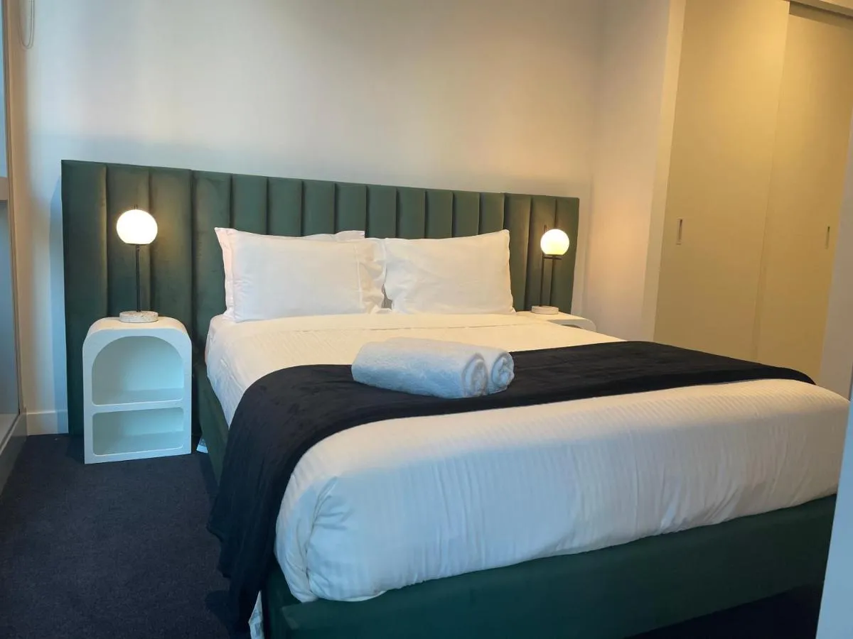 Image 2 of Superior 3 Bedroom Apartment in Melbourne CBD