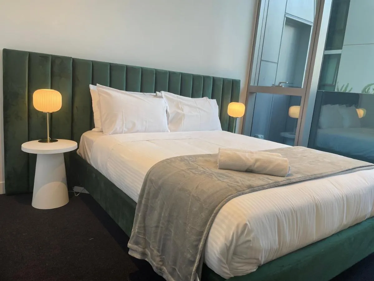 Image 6 of Superior 3 Bedroom Apartment in Melbourne CBD