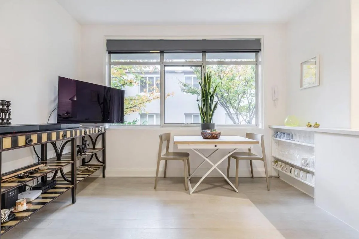 Image 4 of ‘The Courtyard Chateau’ Fresh and Modern off Toorak Rd