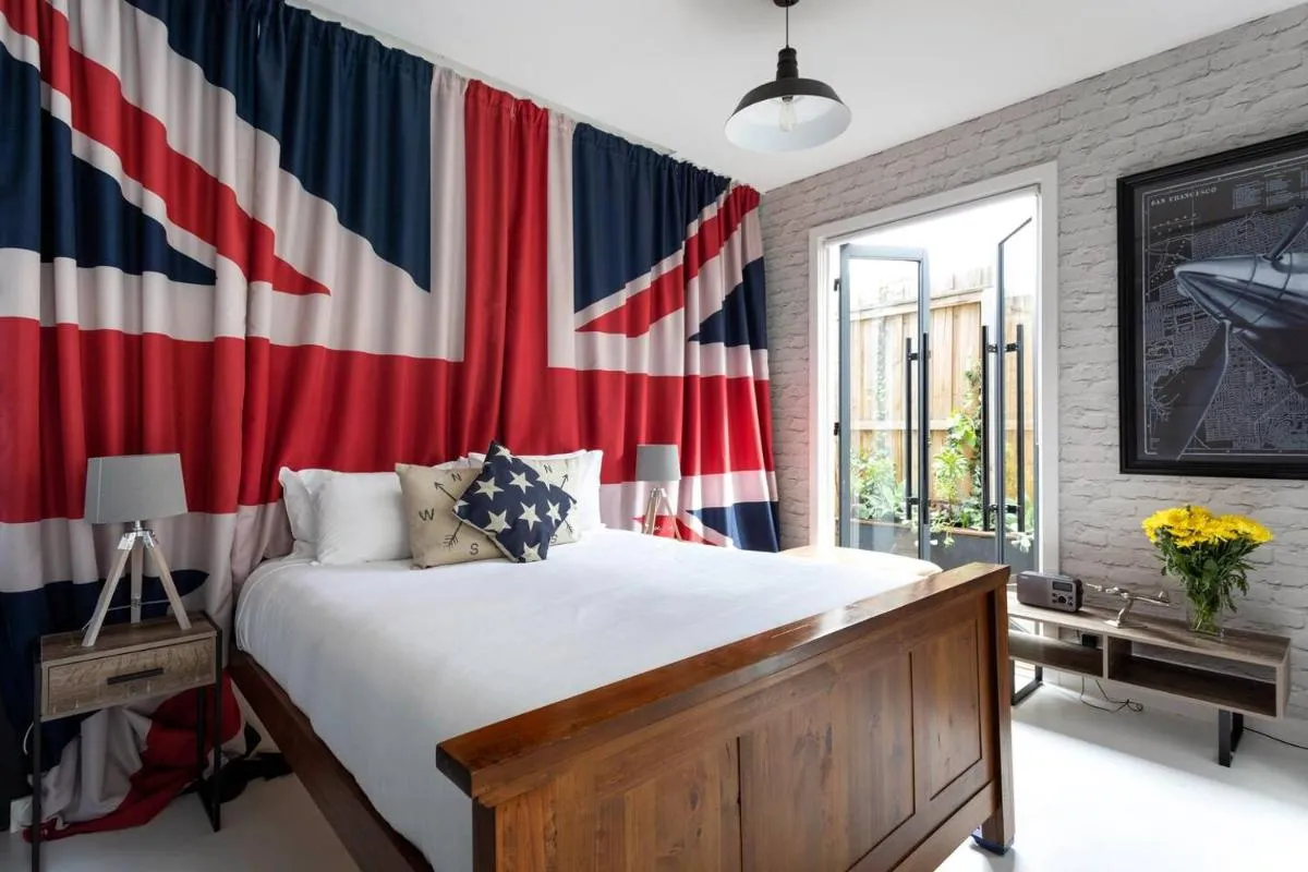 Image 2 of The Kings Domain at The House of Windsor by Ready Set Stay – Ground Level