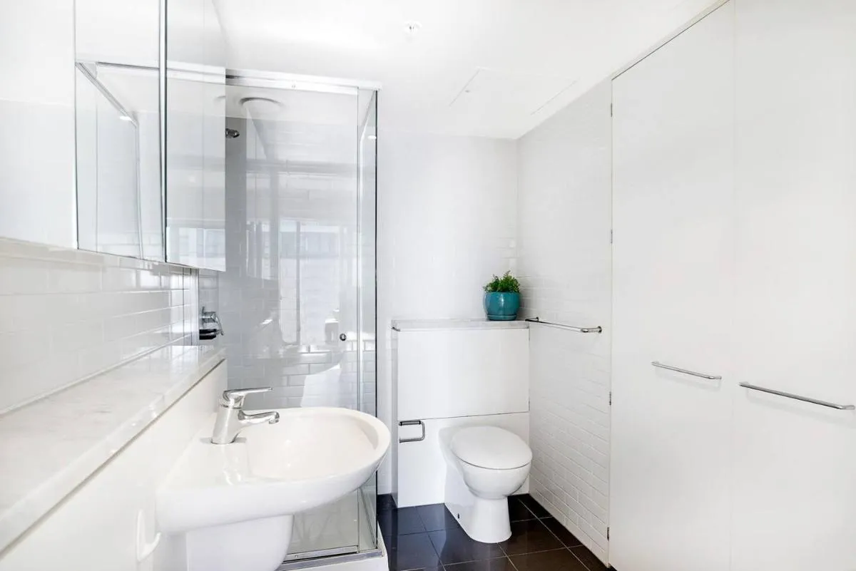 Image 2 of The Looking Glass – Sub-Penthouse Style in the CBD