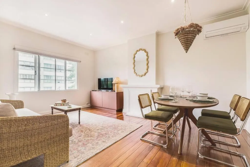 Image of The Queen’s Suite – Boutique Art Deco Charm