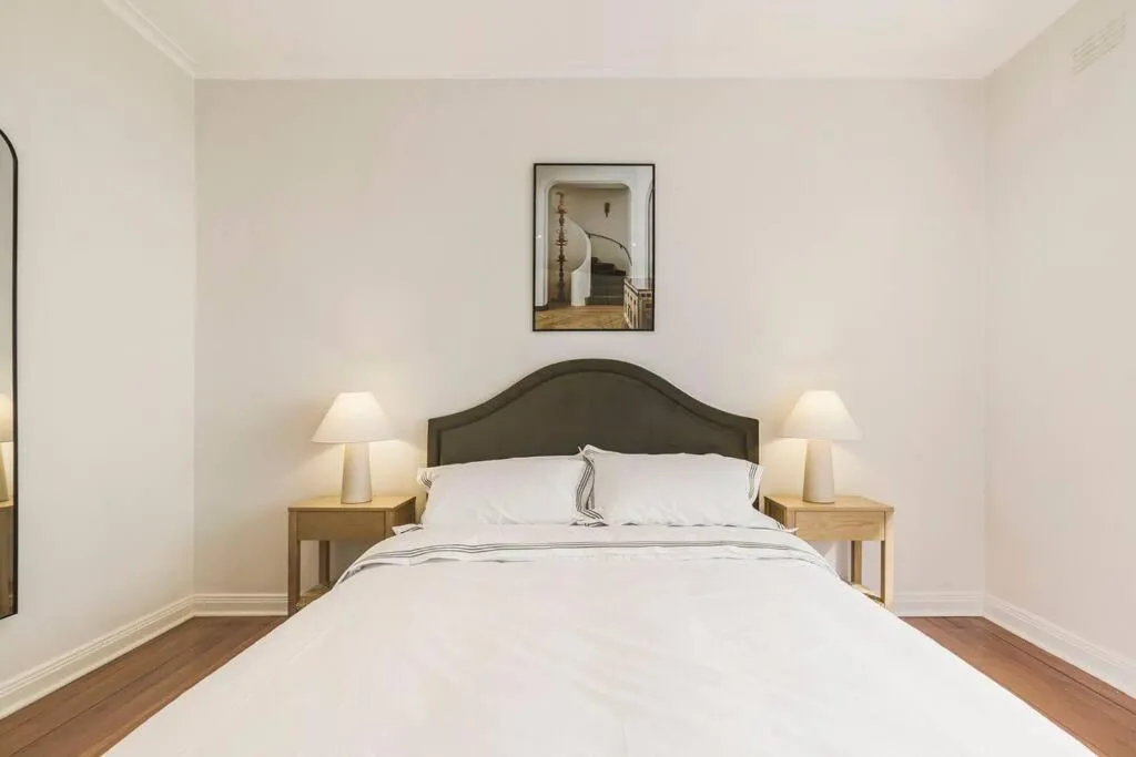 Image 6 of The Queen’s Suite – Boutique Art Deco Charm