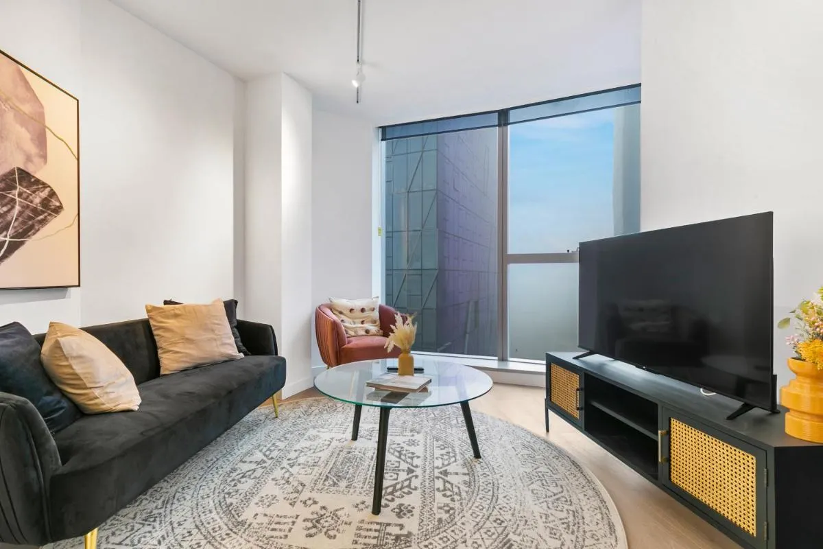 Image 5 of Top Floor Apt In Best Location w Gym, Pool & WiFi