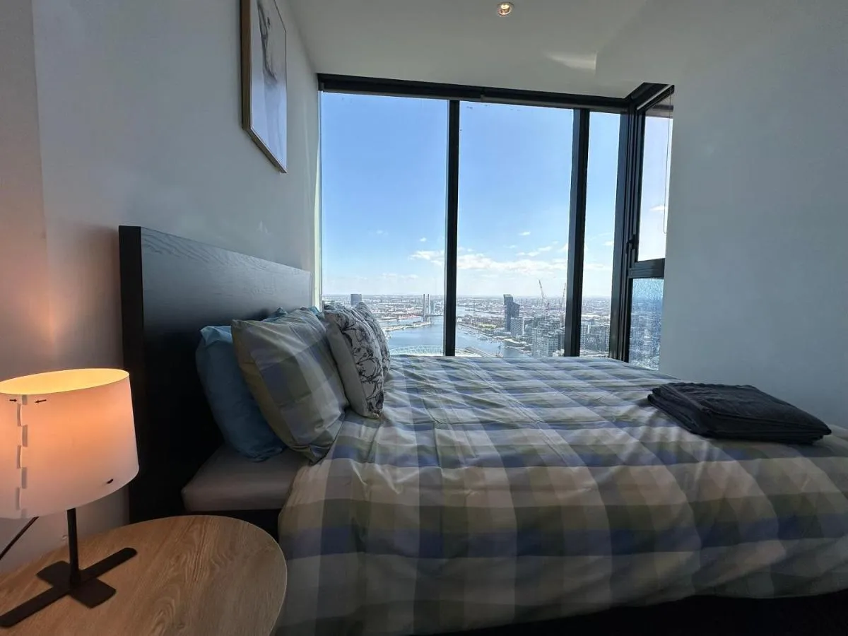 Image 2 of Top-Floor Luxury 1B1B apt L44 with Spectacular City Views