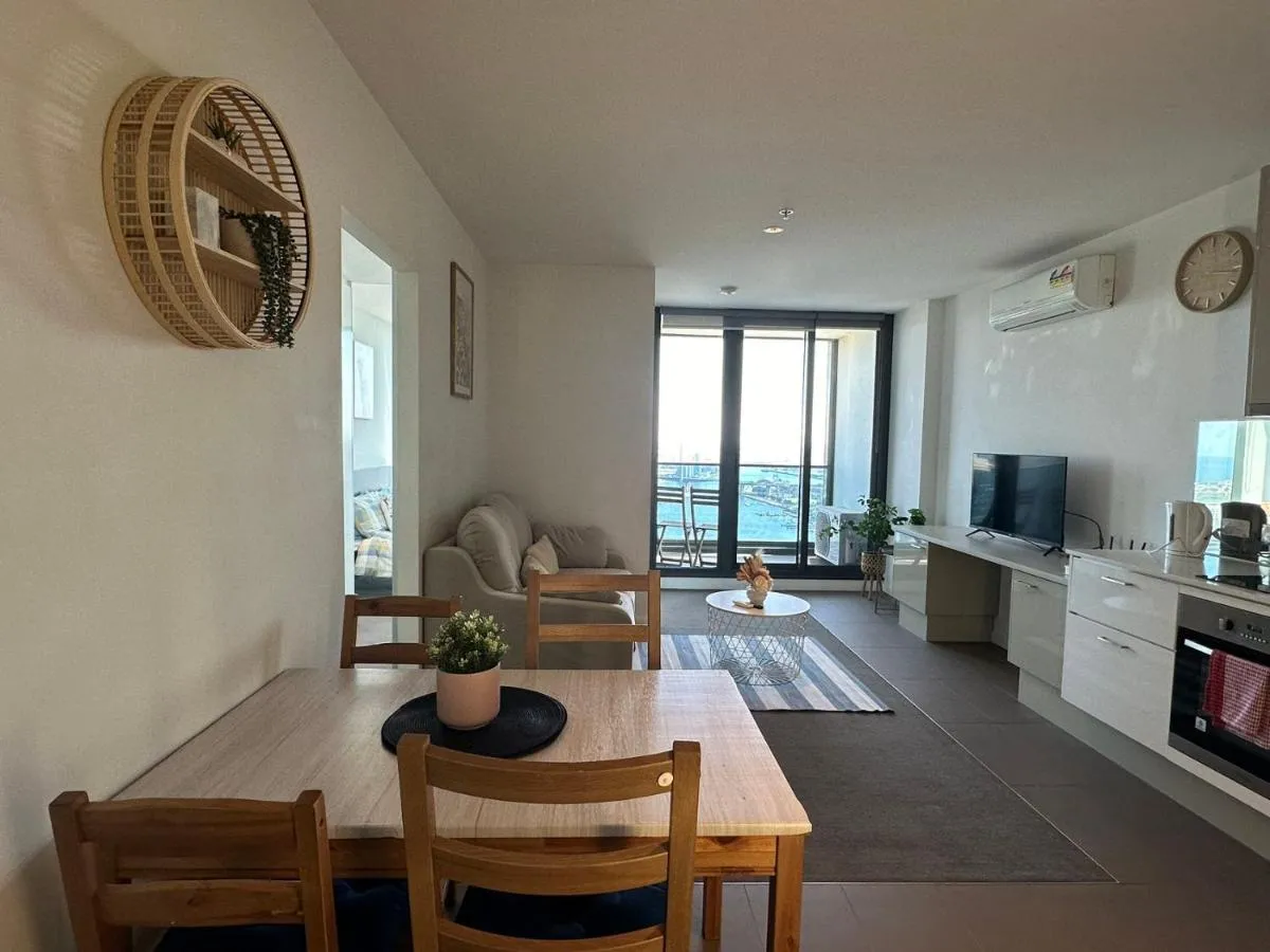 Image 4 of Top-Floor Luxury 1B1B apt L44 with Spectacular City Views