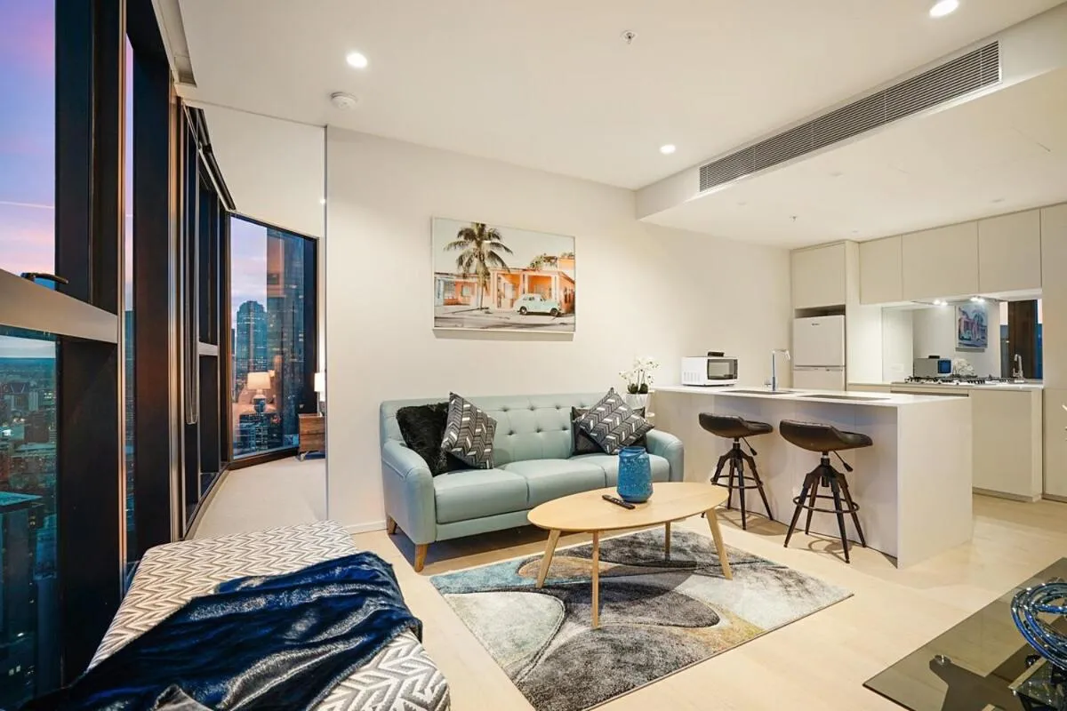 Image 3 of Top-Tier 2 bdrm City View Southbank Apt 47th floor