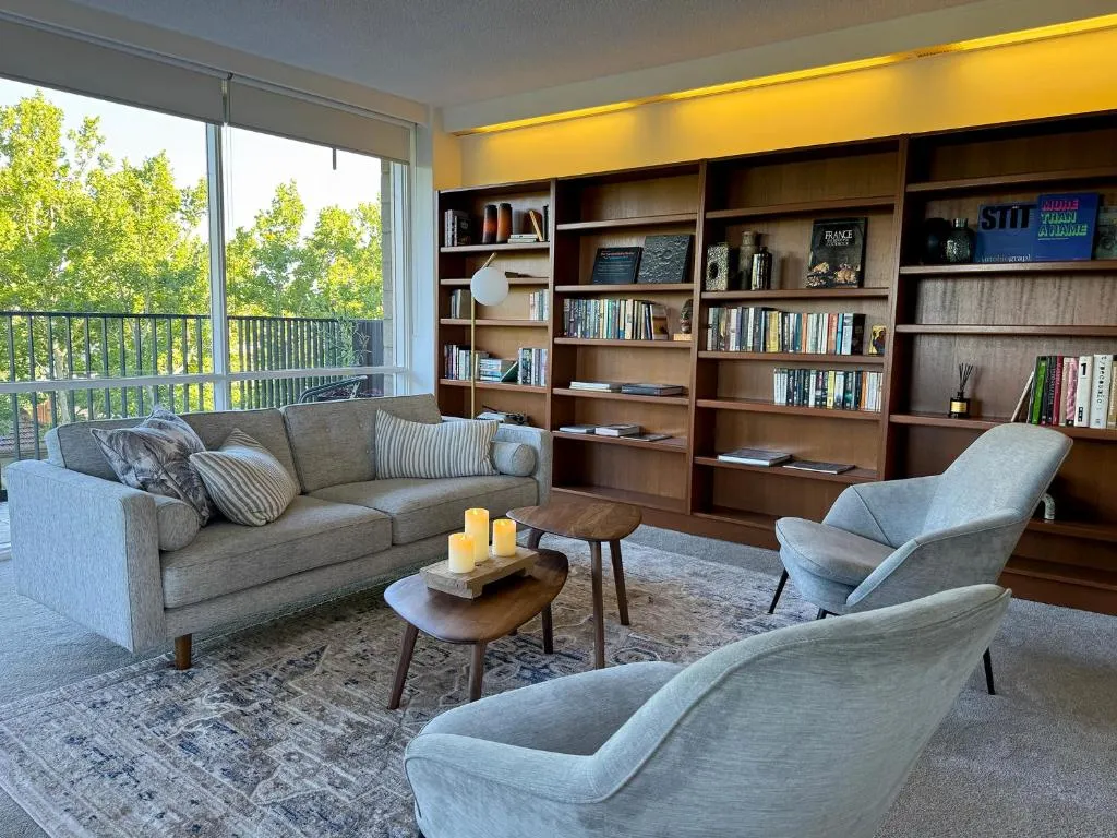 Image of Treetops in Toorak 2br midcentury entire apartment