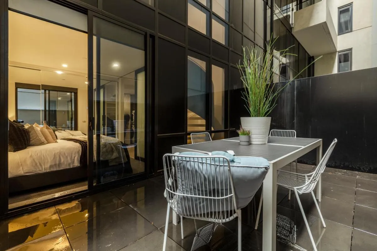 Image 5 of Trendy 2-Level CondoHuge Terrace FREE PARKING