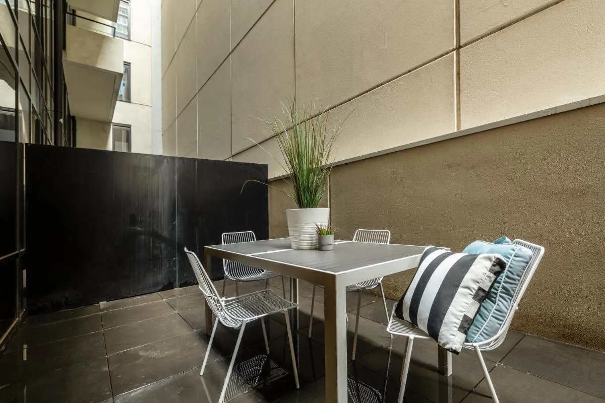 Image 3 of Trendy 2-Level CondoHuge Terrace FREE PARKING