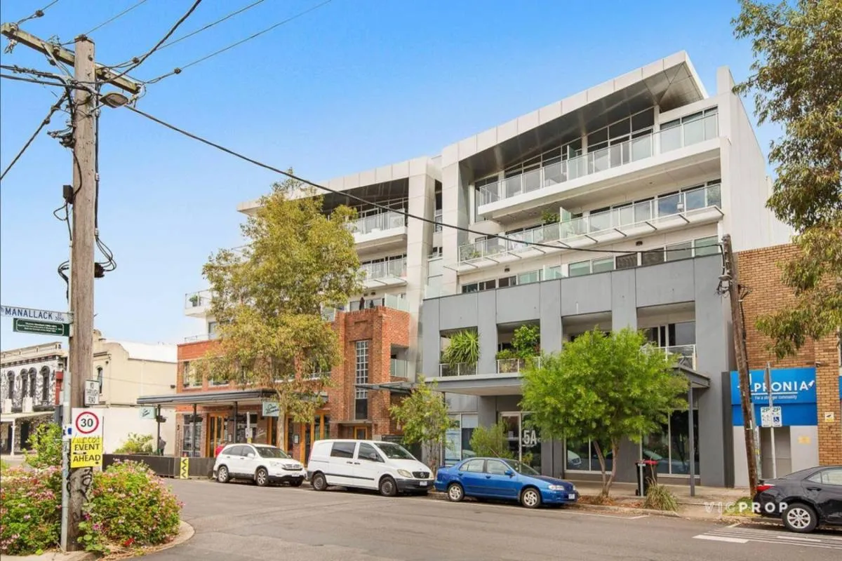 Image 5 of Urban Escape Steps to Restaurants, Bars & Trams by Custom Bnb Hosting