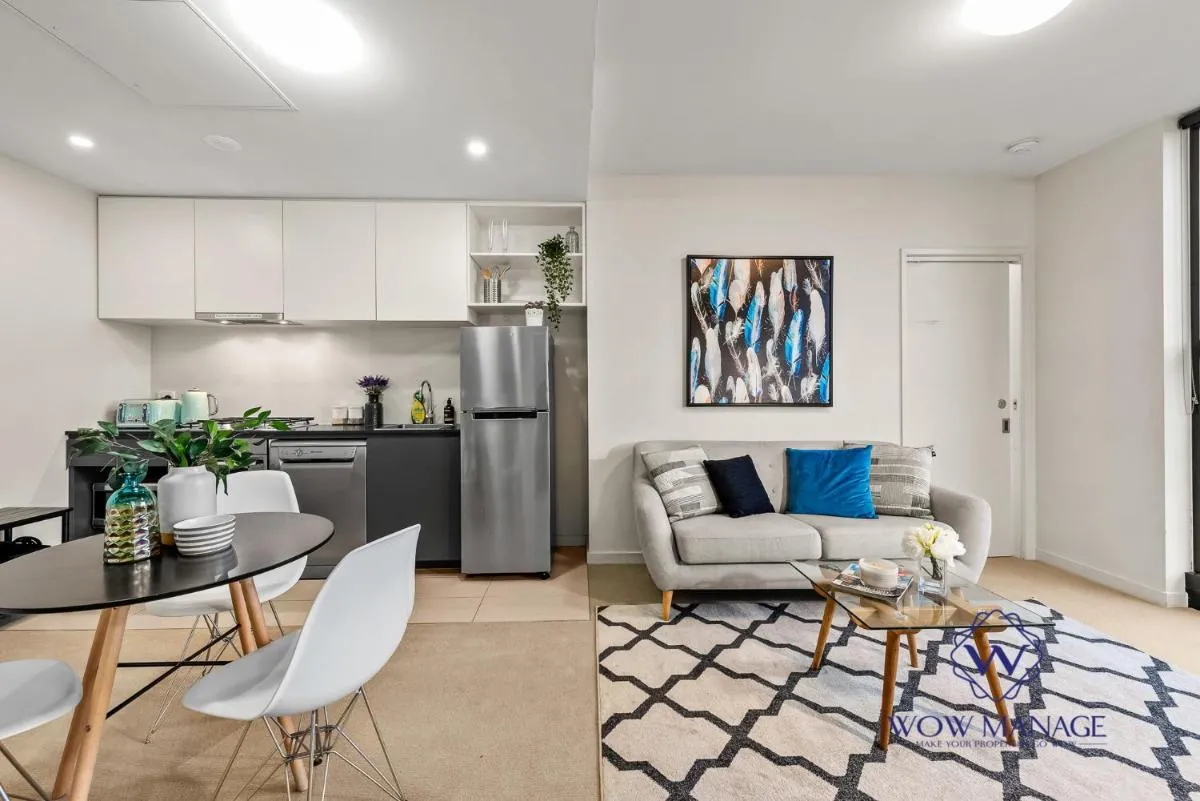 Image 3 of WOW Apartment on Collins