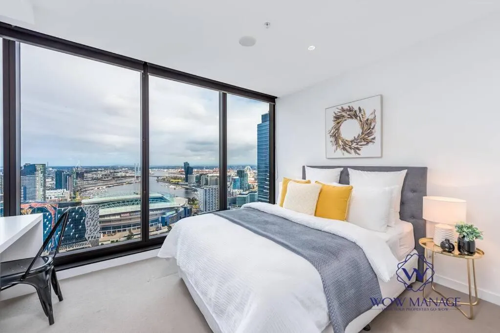 Image 1 of WOW Apartment on Lonsdale