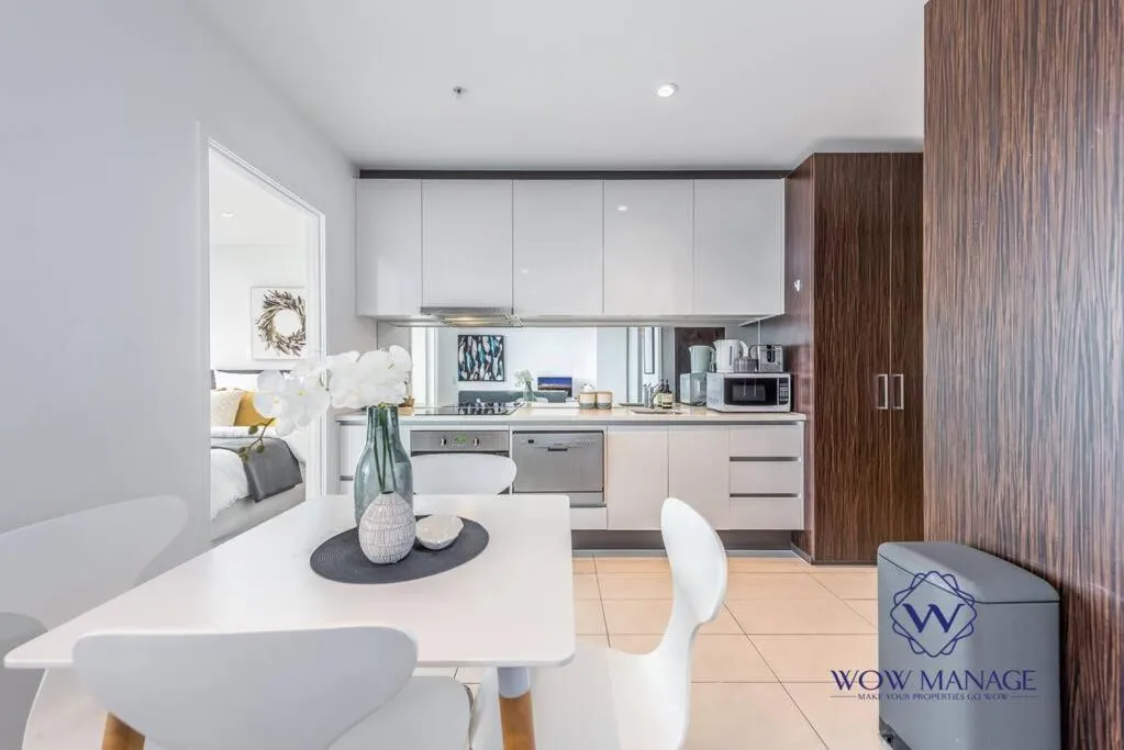 Image 4 of WOW Apartment on Lonsdale