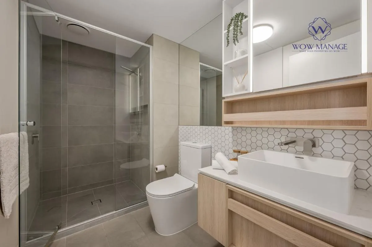 Image 2 of WOW Self-Contained Apartment on Hall