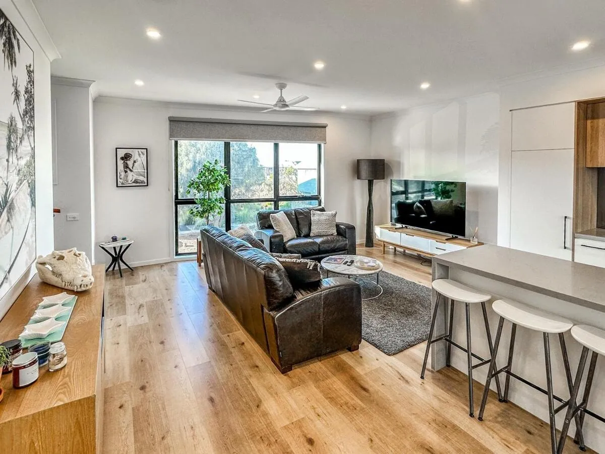 Image 4 of Williamstown Townhouse
