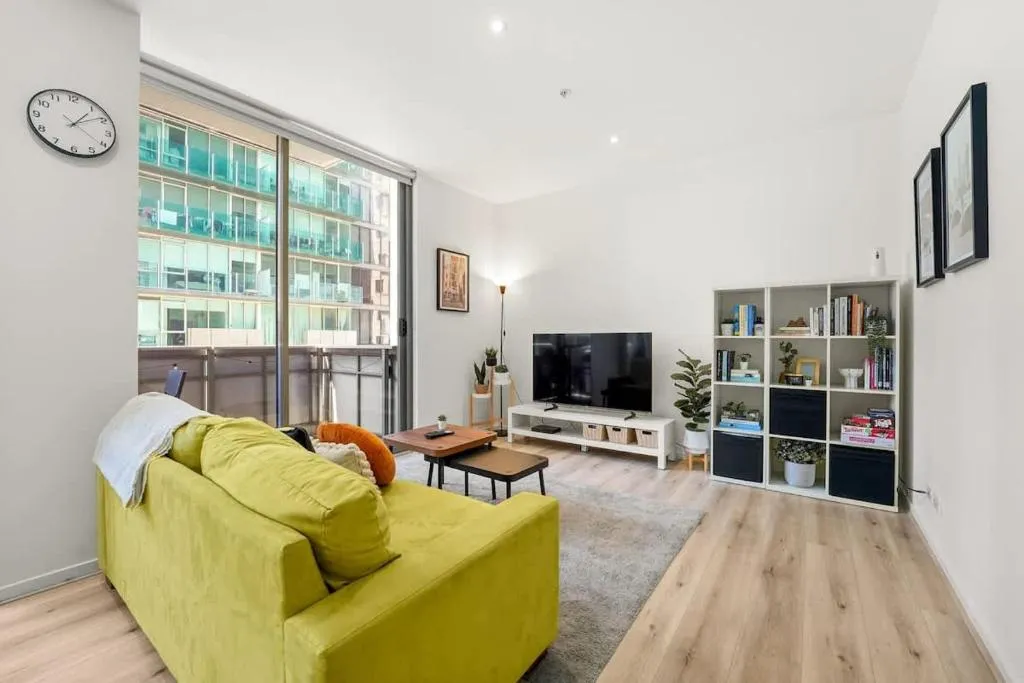 Image of Wills Court – Perfect Central City Base with parking