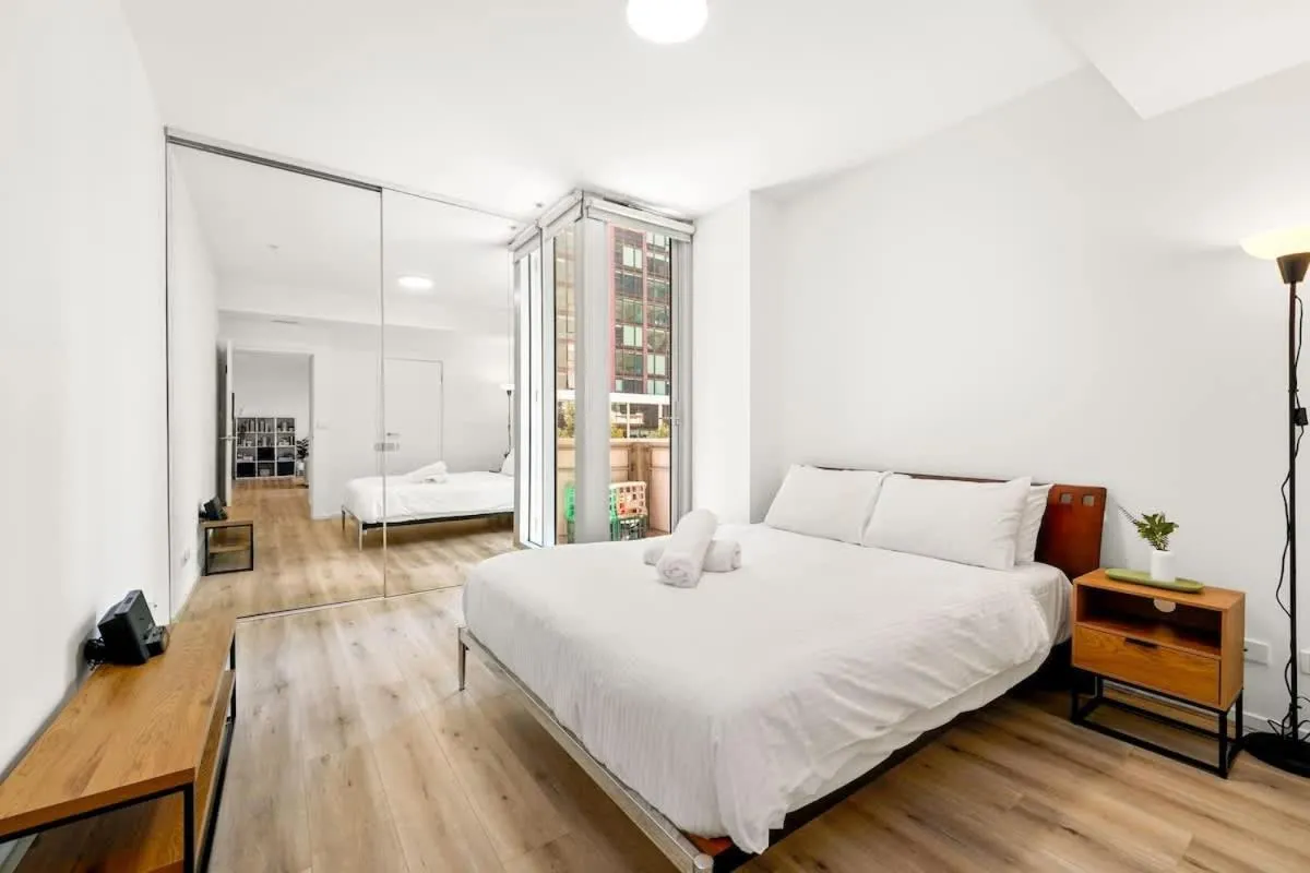 Image 1 of Wills Court – Perfect Central City Base with parking