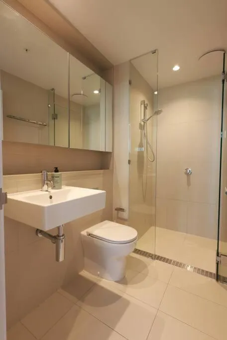 Image 3 of 04D Homely 2 bedroom Abnb near Crown Yara river with Free Parking
