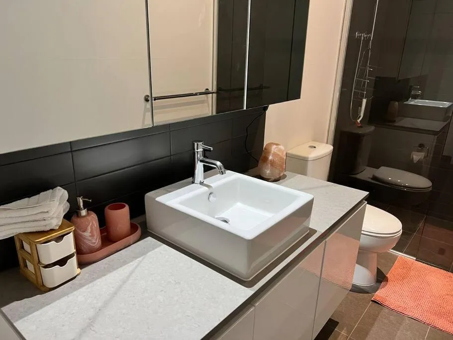Image 2 of 17 Floor Waterfront Apartment Docklands 2BR 2Car